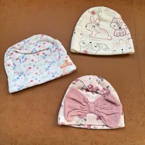 BABY BEENIE HATS BUNDLE GUC